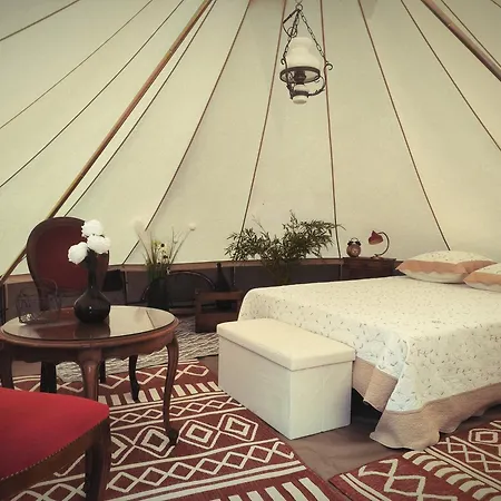 Esprit Brocante Et Sa Baignoire Balnéo Extérieure Luxusní stan *