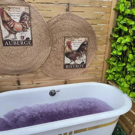 Esprit Brocante Et Sa Baignoire Balnéo Extérieure Lapalisse
